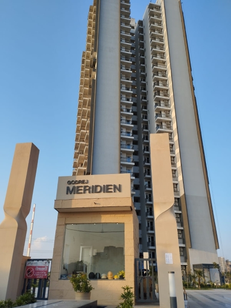 3 bhk flat for rent in Godrej Meridien